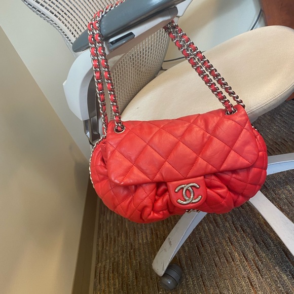 Red Medium Chanel chain around bag - Picture 2 of 8